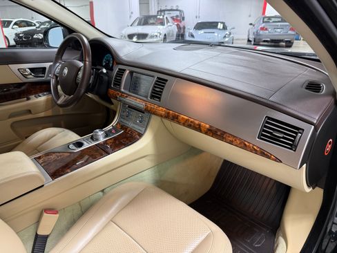 Used 2010 Jaguar XF Premium RWD image 22
