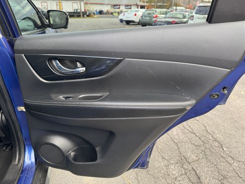 Used 2018 Nissan Rogue SL image 16