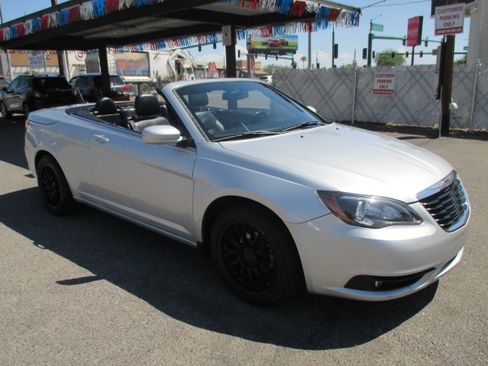 Used 2012 Chrysler 200 S Convertible FWD image 18