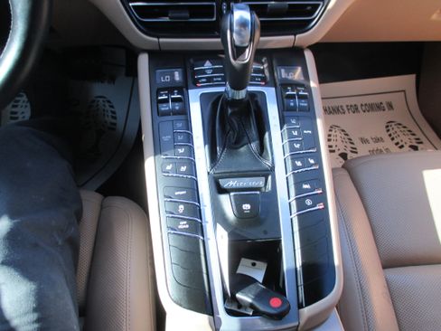 Used 2019 Porsche Macan S AWD/4WD image 6