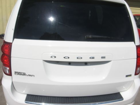 Used 2013 Dodge Grand Caravan SXT FWD image 4