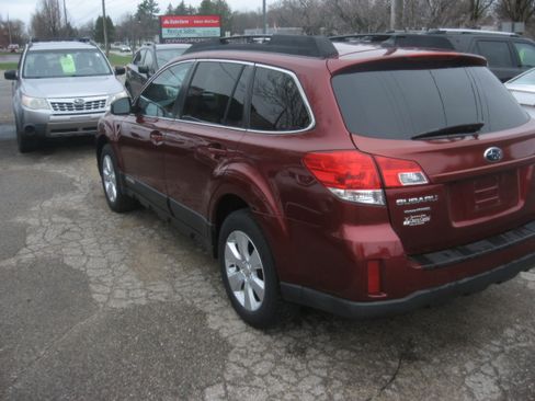 Used 2011 Subaru Outback 2.5i Limited image 6
