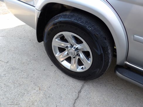 Used 2004 Nissan Pathfinder image 16