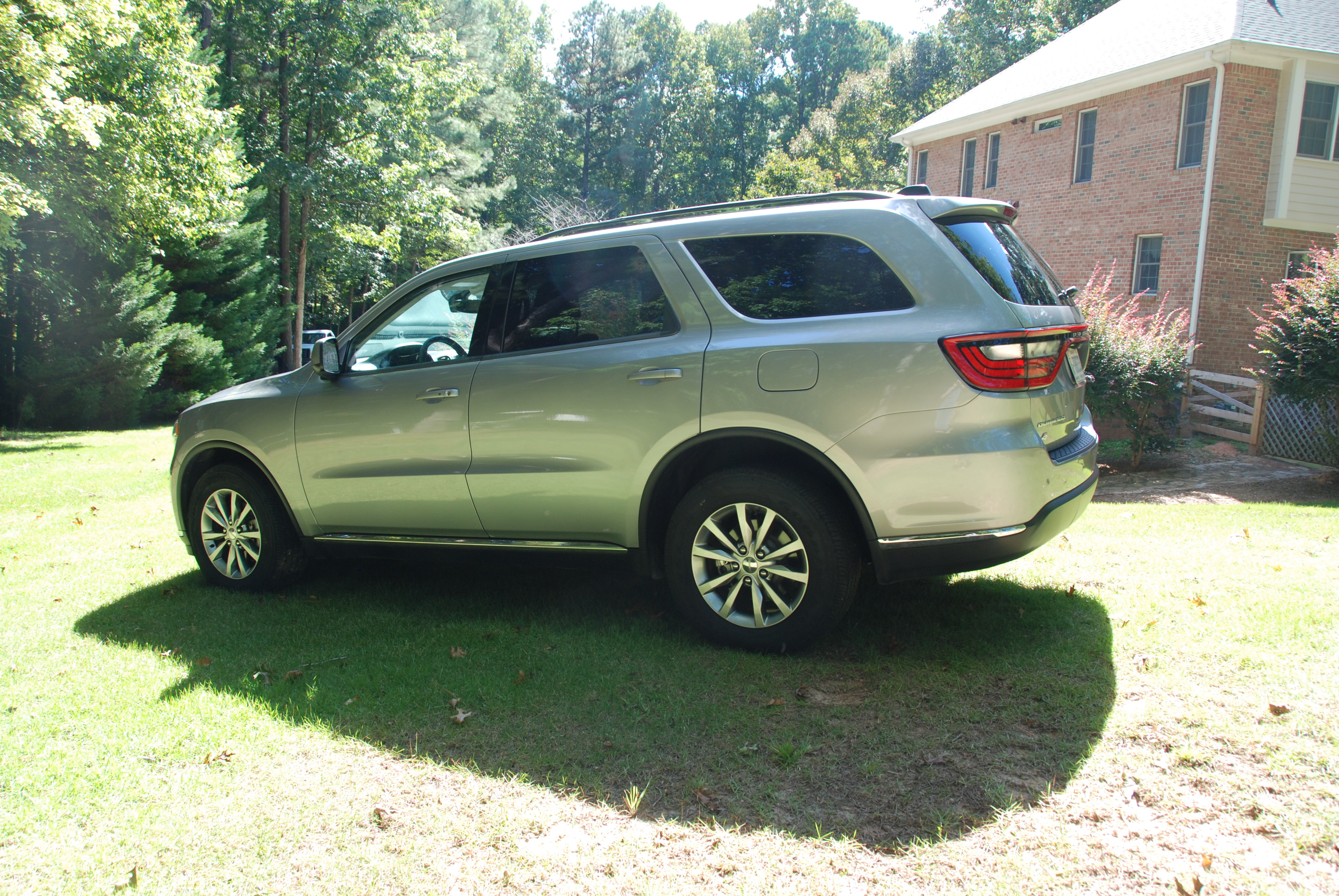 Used 2018 Dodge Durango AWD SXT image 3