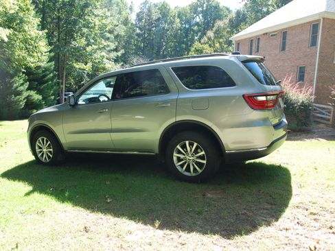Used 2018 Dodge Durango AWD SXT image 3