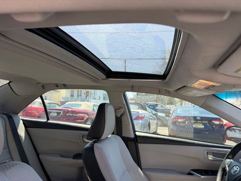 Used 2017 Toyota Camry SE image 20