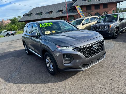 Used 2019 Hyundai Santa Fe AWD SE image 2