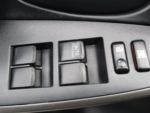 Used 2011 Toyota RAV4 image 22