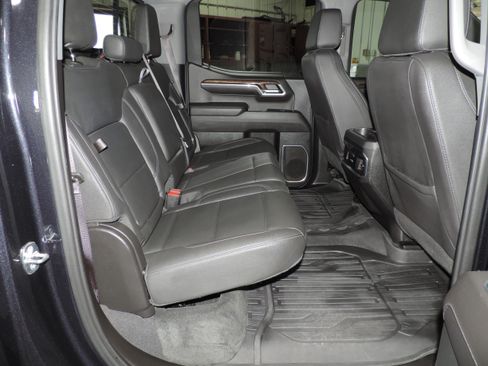 Used 2023 GMC Sierra 1500 4WD Crew Cab Elevation image 36