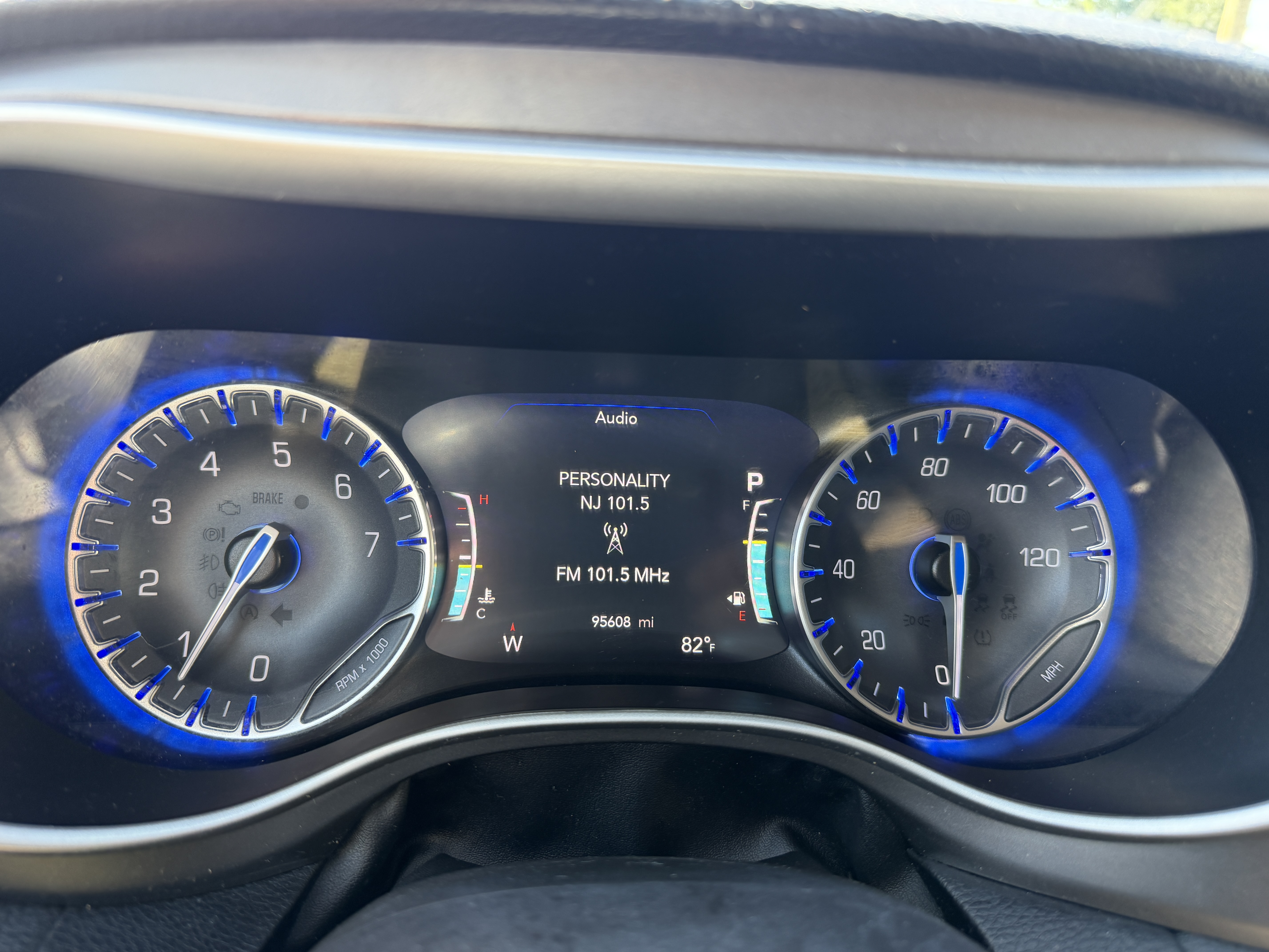 Used 2021 Chrysler Pacifica Touring-L FWD image 8