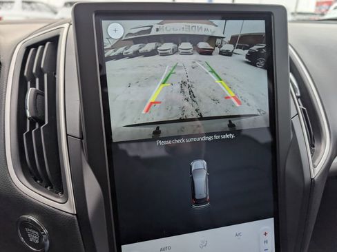 Used 2024 Ford Edge SEL image 11