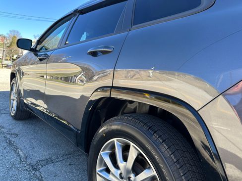 Used 2018 Jeep Cherokee Latitude image 7