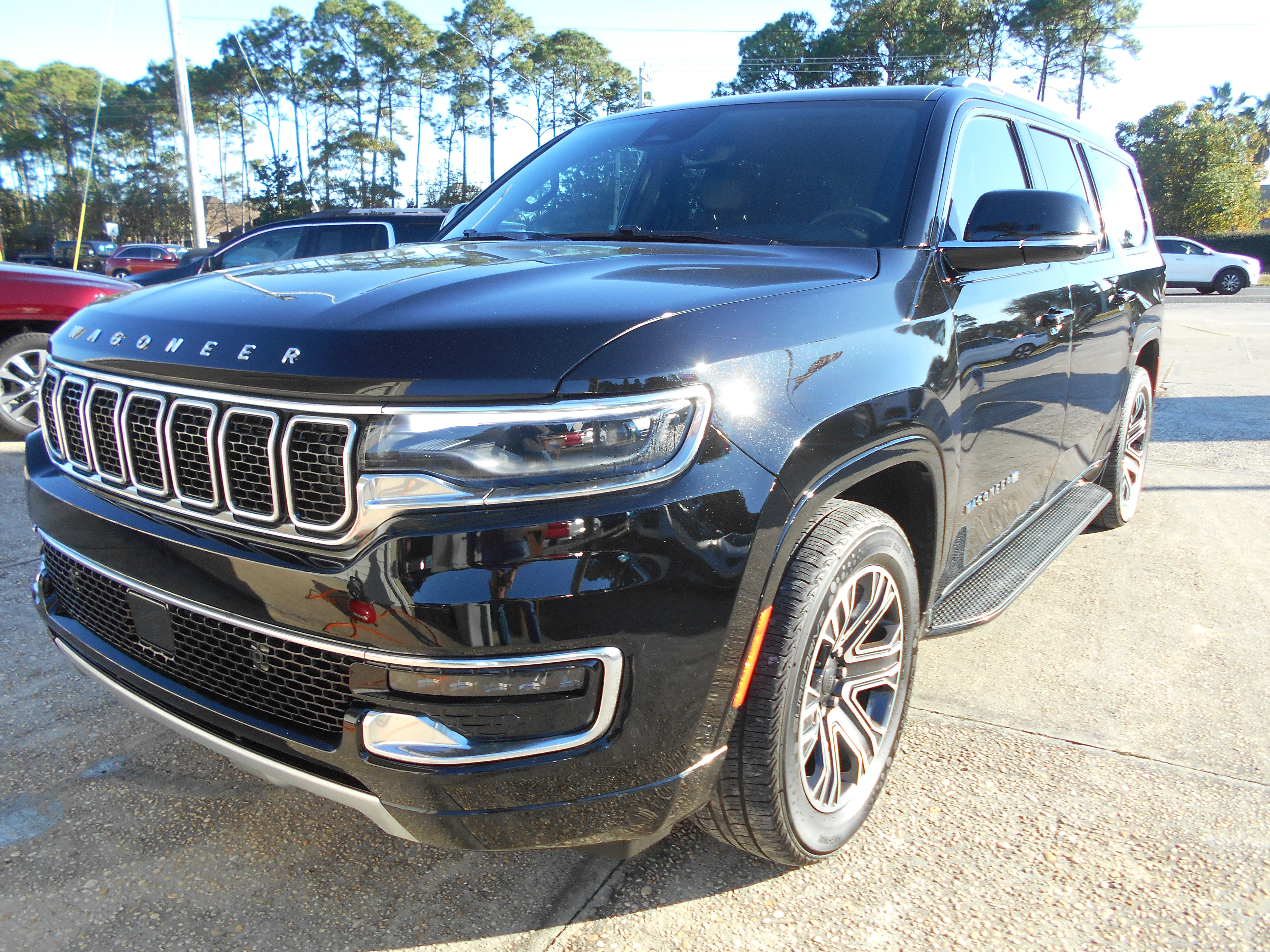 Used 2023 Jeep Wagoneer L Series II AWD/4WD image 3