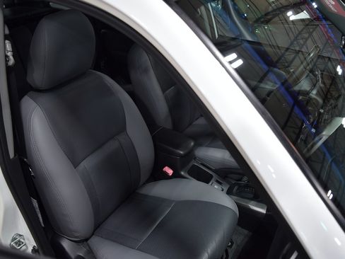 Used 2004 Toyota RAV4 image 22