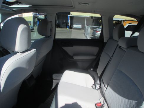 Used 2016 Subaru Forester 2.5i Premium AWD/4WD image 9