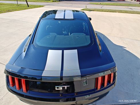 Used 2016 Ford Mustang GT image 11