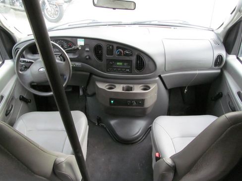 Used 2006 Ford E-350 and Econoline 350 image 14
