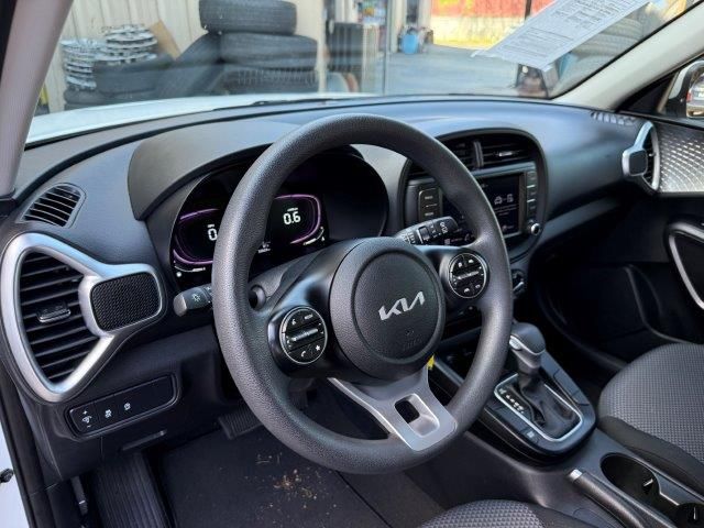 Used 2023 Kia Soul LX FWD image 7