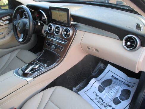 Used 2016 Mercedes-Benz C 300 Sport image 4