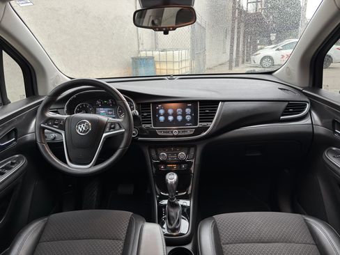 Used 2021 Buick Encore Preferred image 9