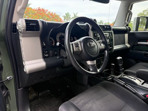 Used 2014 Toyota FJ Cruiser AWD/4WD image 68