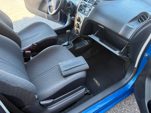 Used 2011 Toyota Yaris 2-Door Hatchback FWD image 10