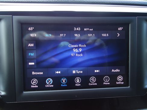Used 2018 Chrysler Pacifica Touring-L FWD image 14