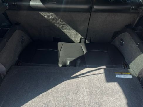 Used 2007 Cadillac SRX Luxury image 1