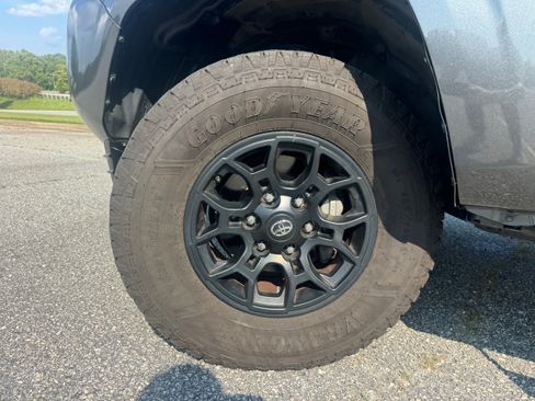 Used 2021 Toyota Tacoma 4x4 Double Cab image 25