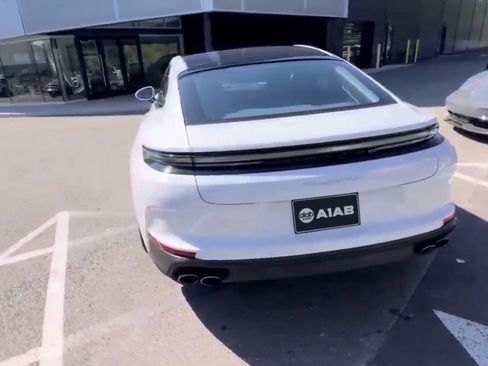 Used 2024 Porsche Panamera 4 image 8