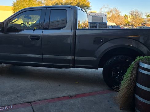 Used 2019 Ford F150 XLT image 10