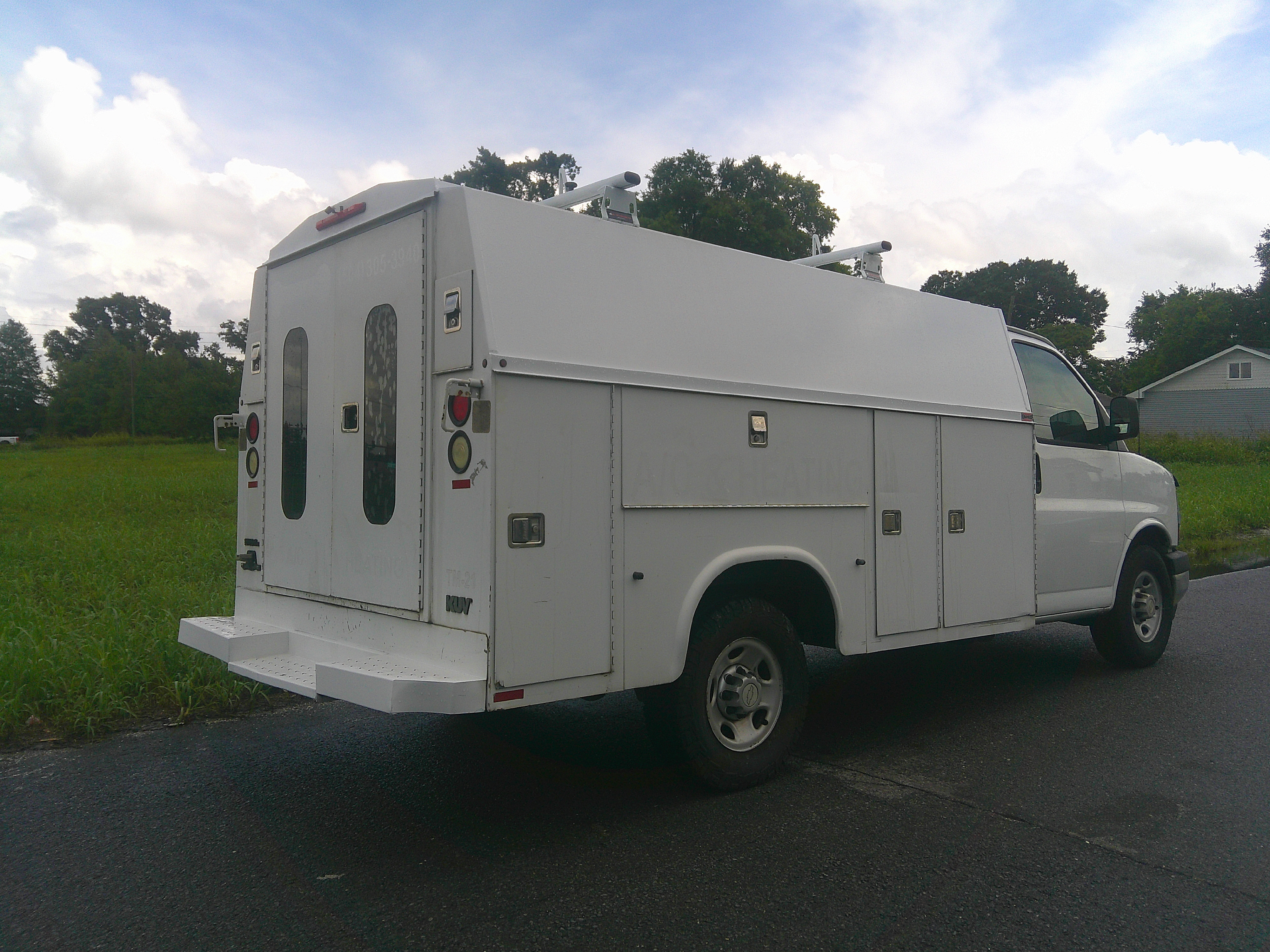 Used 2017 Chevrolet Express 3500 UNAVAIL RWD image 3