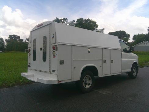Used 2017 Chevrolet Express 3500 UNAVAIL RWD image 3