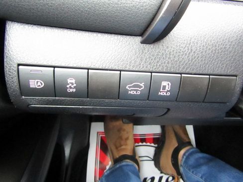 Used 2021 Toyota Camry LE FWD image 20