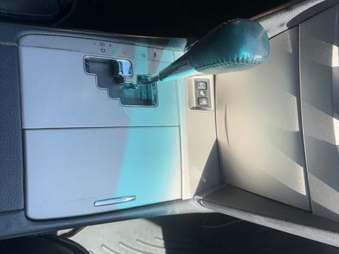 Used 2010 Toyota Camry FWD image 16