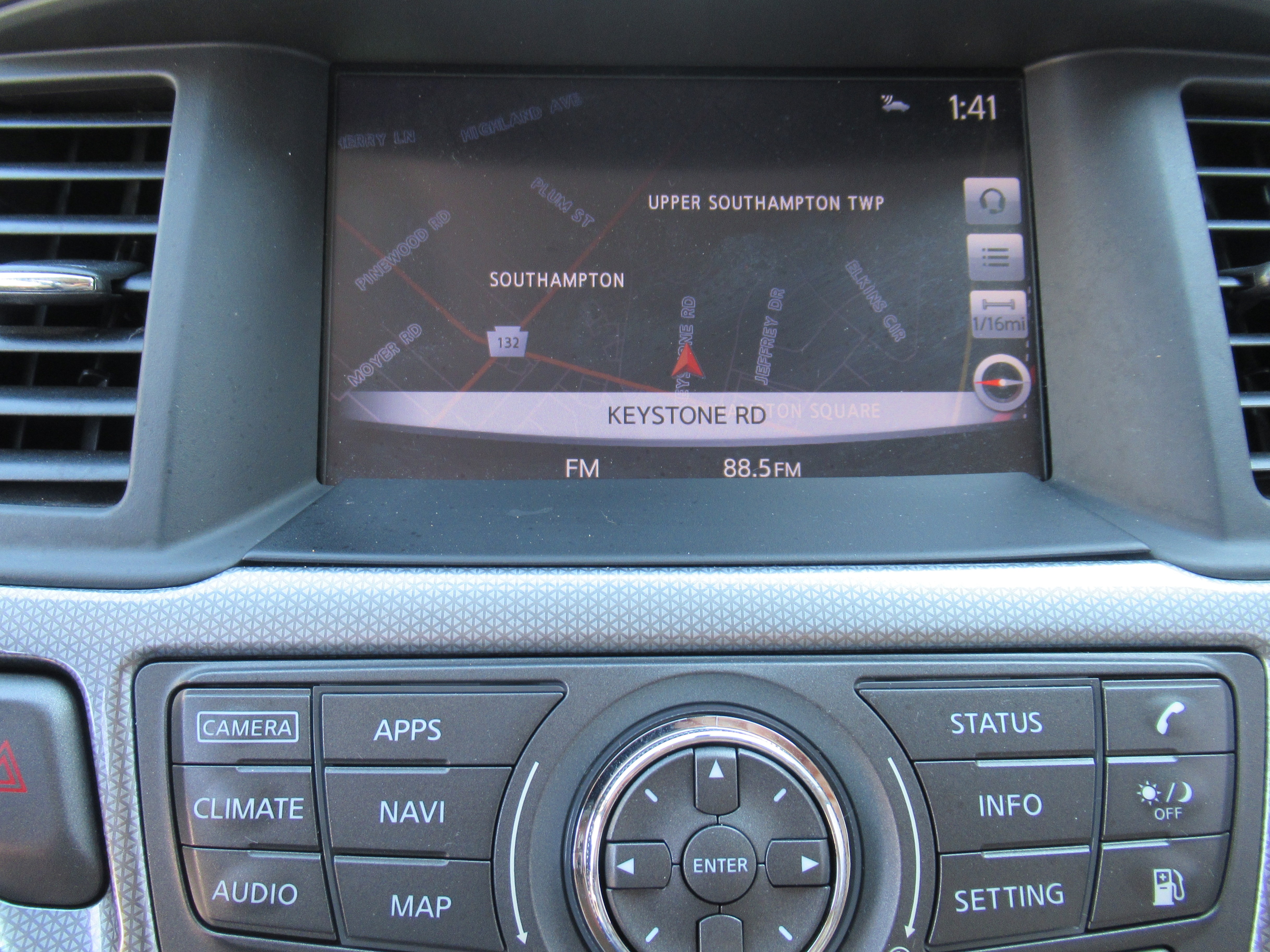 Used 2018 Nissan Pathfinder 4WD SL image 15