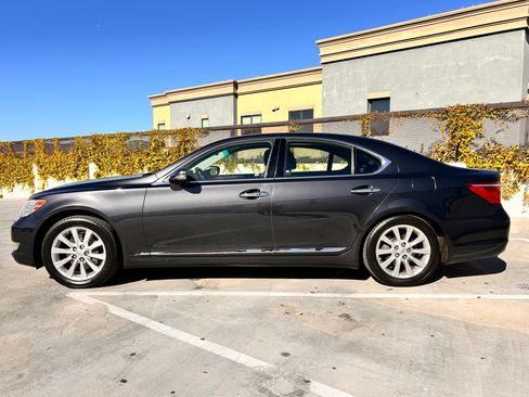 Used 2010 Lexus LS 460 Luxury image 2