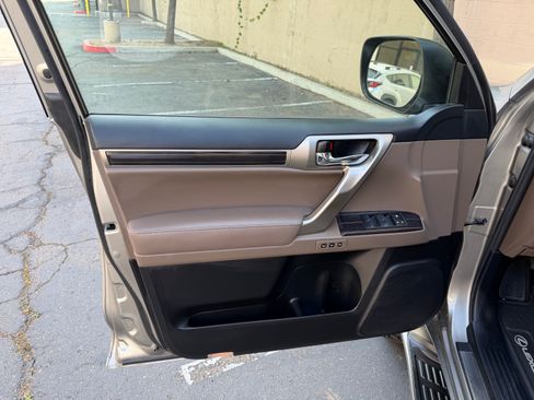 Used 2020 Lexus GX 460 Premium image 21