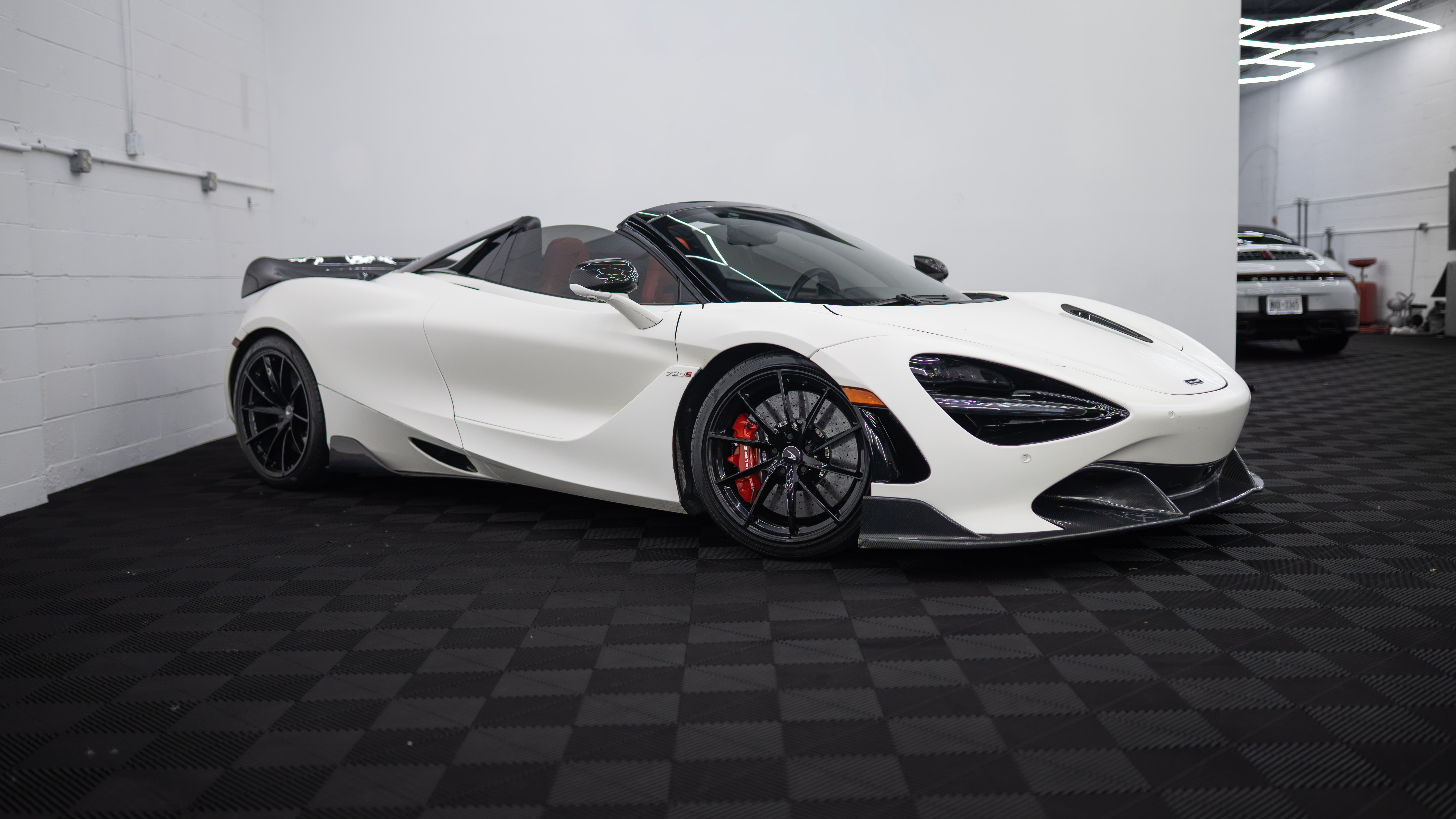 Used 2020 McLaren 720S Spider RWD image 1