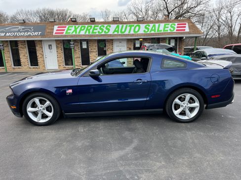 Used 2010 Ford Mustang GT image 4