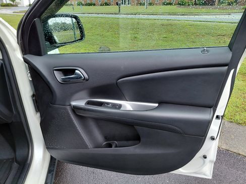 Used 2015 Dodge Journey SXT image 21