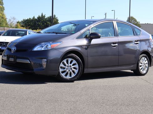 Used 2013 Toyota Prius image 2