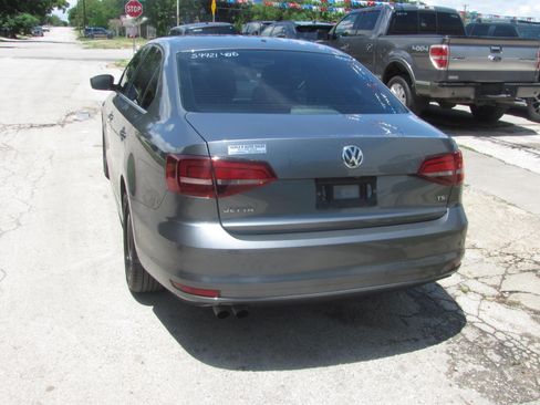 Used 2017 Volkswagen Jetta image 3