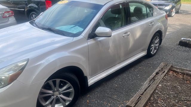 Used 2014 Subaru Legacy 2.5i Premium AWD/4WD image 3