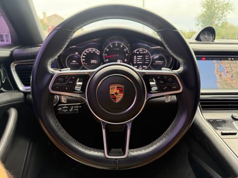 Used 2018 Porsche Panamera 4 image 10