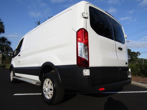 Used 2017 Ford Transit 250 image 3
