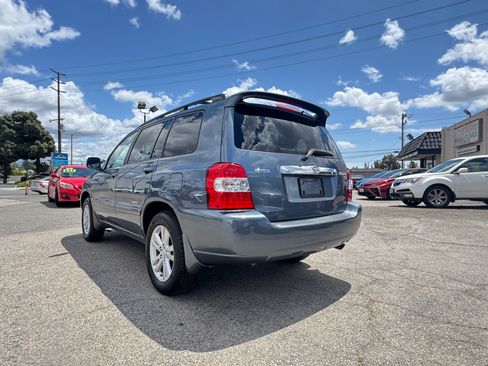 Used 2006 Toyota Highlander 2WD Limited Hybrid w/ 3rd Row image 6