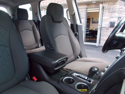 Used 2015 GMC Acadia SLE image 23