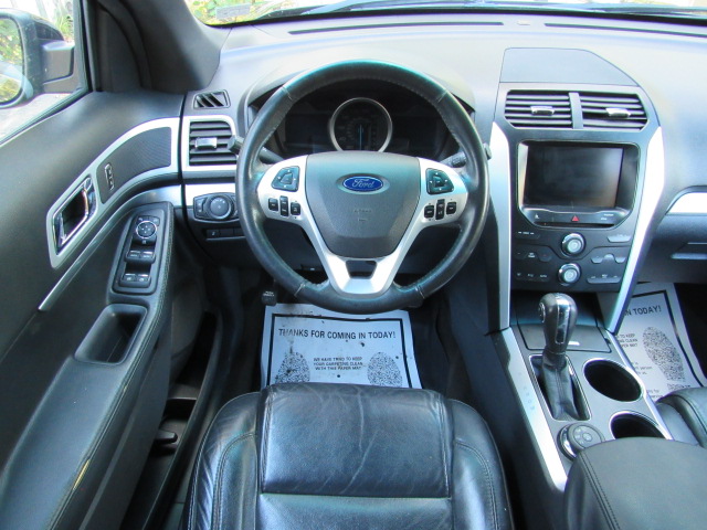 Used 2014 Ford Explorer 4WD XLT image 21