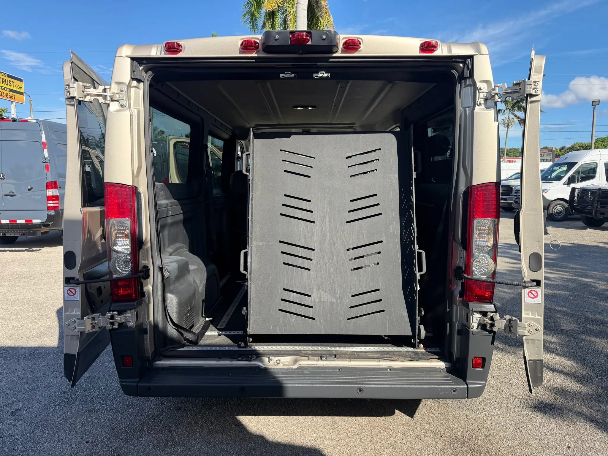 Used 2018 RAM ProMaster 1500 FWD image 2